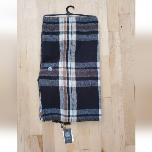 Vince Camuto Brown Plaid Scarf & Beanie Set One size Acrylic New - Picture 7 of 9